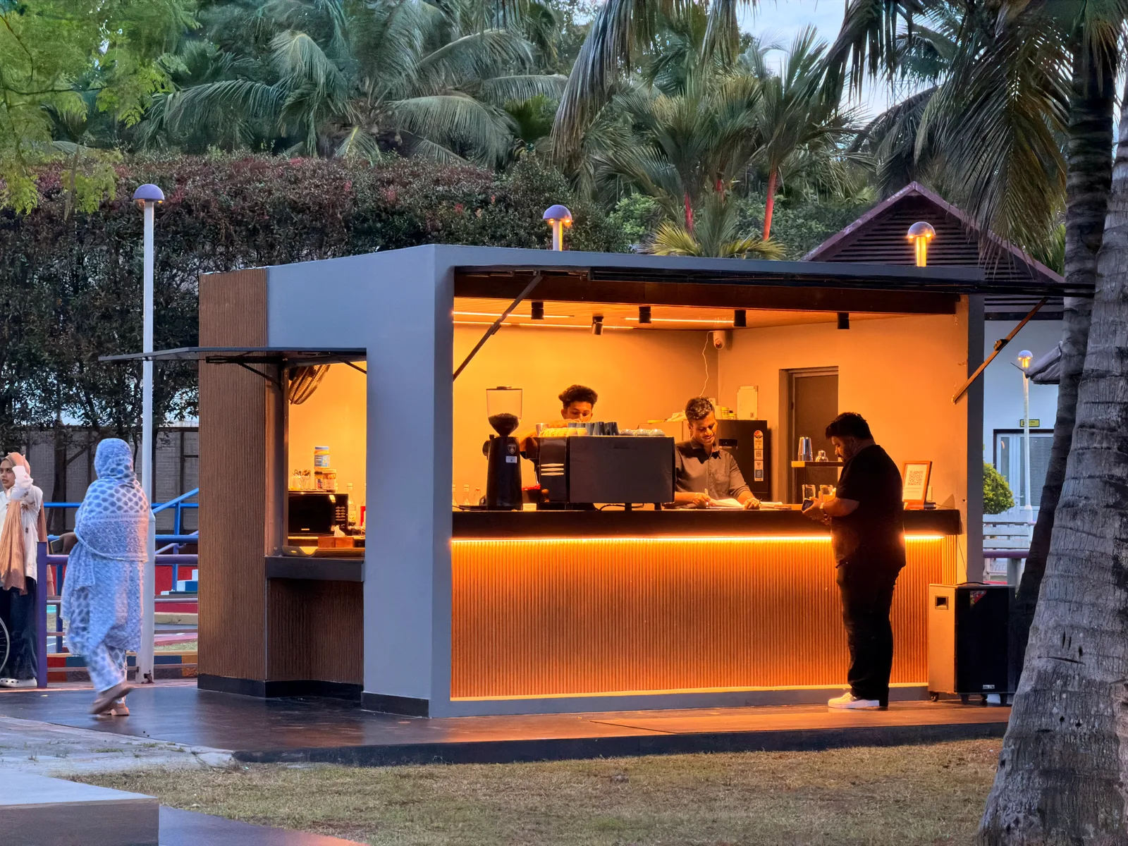 Kafe Kizil open-air garden cafe serving fresh herbal infusions and tender coconut