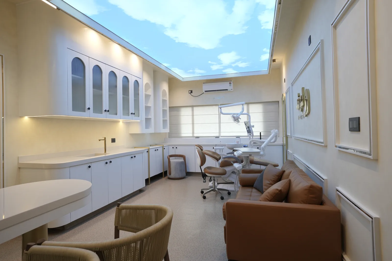 Modern specialized dental clinic operatory at Ayurgreen Hospital Kerala