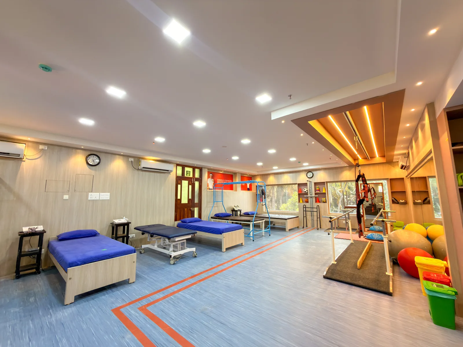 Biomechanical physiotherapy gymnasium with dynamic balance and strength equipment