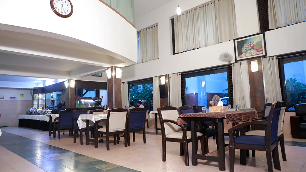 Shadrasa pure vegetarian Ayurvedic dining hall serving customized dosha-specific meals